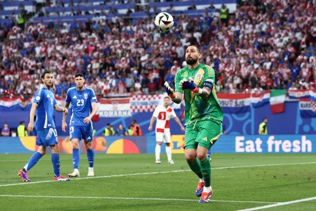 Gianluigi Donnarumma of Italy catches the ball Croatia v Italy, UEFA European Championship, EM, Europameisterschaft 2024, Group B, Football, Leipzig Stadium, Leipzig, Germany, 24 Jun 2024 EDITORIAL USE ONLY No use with unauthorised audio, video, data, fixture lists, club league logos or live services. Online in-match use limited to 120 images, no video emulation. No use in betting, games or single club league player publications.  Copyright: xMattxWest Shutterstockx 14551036at