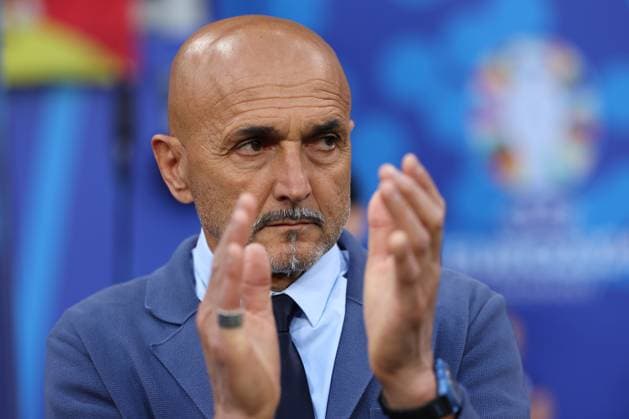 UEFA EURO, EM, Europameisterschaft,Fussball 2024: Croatia vs Italy at Leipzig Stadium, Matchday 3 Leipzig, Germany 24.06.2024: Spalletti during anthem before the UEFA EURO 2024 Matchday 3, group stage B football match between Croatia vs Italy at Leipzig Stadium. Leipzig Leipzig Stadium Germany Germany Copyright: xmarcoxiacobucci