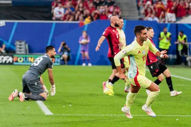 UEFA EURO 2024 Albania Spain 24 06 2024 Ferran Torres Spain, 11 cheers after his goal UEFA EURO 2024 Albania Spain Arena Düsseldorf, Düsseldorf, on 24 06 2024 Copyright: xBEAUTIFULxSPORTS Meuselx