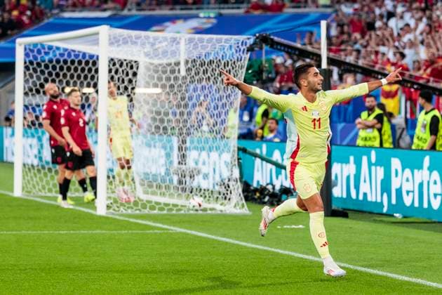 UEFA EURO 2024 Albania Spain 24 06 2024 Ferran Torres Spain, 11 cheers after his goal UEFA EURO 2024 Albania Spain Arena Düsseldorf, Düsseldorf, on 24 06 2024 Copyright: xBEAUTIFULxSPORTS Meuselx