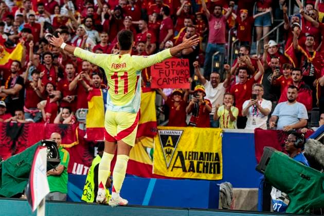 Bilder des Jahres 2024, Sport 06 Juni Sport Themen der Woche KW26 Sport Bilder des Tages UEFA EURO, EM, Europameisterschaft,Fussball 2024: Albanien - Spanien; 24.06.2024 Ferran Torres (Spanien, 11) jubelt nach seinem Tor. UEFA EURO 2024: Albanien - Spanien; Arena Düsseldorf, Düsseldorf, am 24.06.2024 *** UEFA EURO 2024 Albania Spain 24 06 2024 Ferran Torres Spain, 11 cheers after his goal UEFA EURO 2024 Albania Spain Arena Düsseldorf, Düsseldorf, on 24 06 2024 Copyright: xBEAUTIFULxSPORTS Meuselx