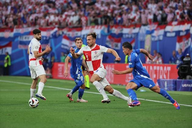 Croatia Italy UEFA EURO 2024 Leipzig, 24 06 2024, Leipzig Stadium, UEFA EURO 2024 Germany, Gr F Preliminary Round , Croatia CRO vs ITALY ITA , In the picture from l Marin Pongracic 3, Croatia and Giacomo Raspadori 11, ITA ,
