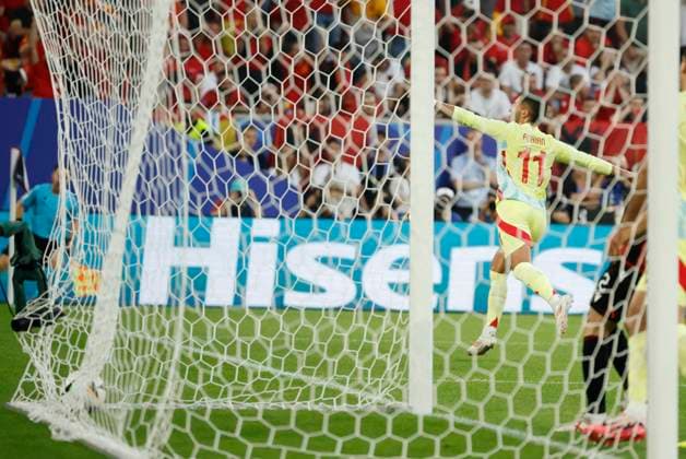 Spain Ferran Torres celebrates after scoring the 0-1 goal during the UEFA EURO, EM, Europameisterschaft,Fussball 2024 group B soccer match between Albania and Spain, in Dusseldorf, Germany, 24 June 2024. UEFA EURO 2024 - Group B: Albania vs. Spain !ACHTUNG: NUR REDAKTIONELLE NUTZUNG!  Copyright: xAlbertoxEstévezx GRAF6594 20240624-55013964993_1