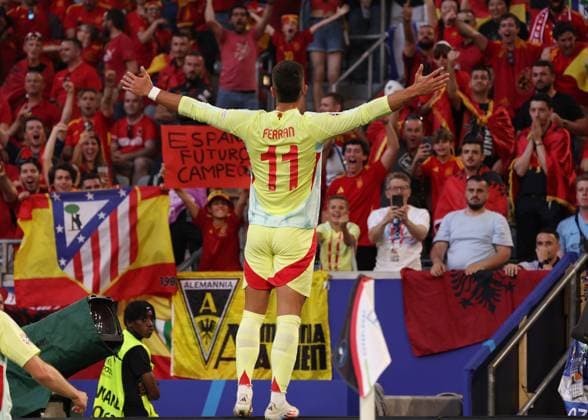 Dusseldorf, Germany, 24th June 2024. Ferran Torres of Spain celebrates scoring the first goal during the UEFA European Championships match at Dusseldorf Arena, Dusseldorf. Picture credit should read: David Klein Sportimage EDITORIAL USE ONLY. No use with unauthorised audio, video, data, fixture lists, club league logos or live services. Online in-match use limited to 120 images, no video emulation. No use in betting, games or single club league player publications. SPI-3204-0041