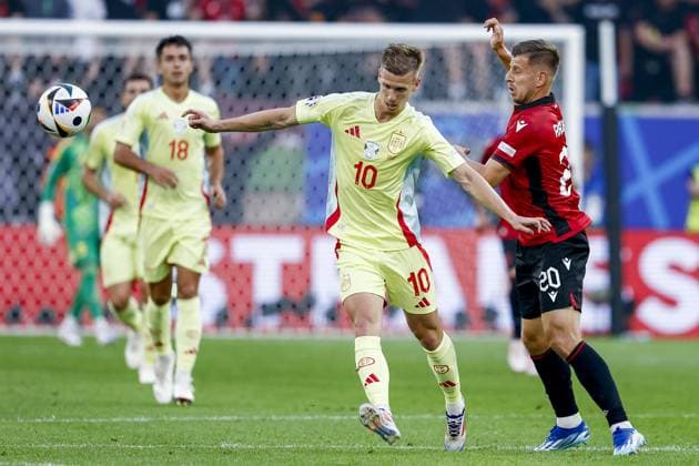 DUSSELDORF, Dusseldorf Arena ,24-06-2024 , European Football Championship Euro2024, Group stage match no.27 between Albania and Spain, Spain player Dani Olmo and Albania player Ylber Ramadani Albania - Spain (Euro2024)  x25588590x Copyright: