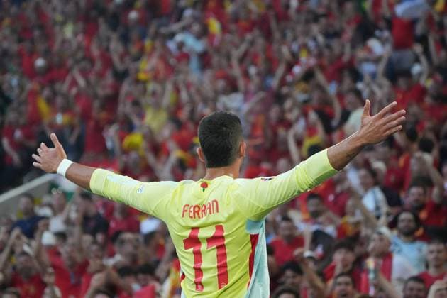 celebrate the goal, goal celebration for 1 0 Ferran Torres Spain Spain, 11 Düsseldorf 24 06 2024 Spain vs Albania, EURO2024 M27, Group B, EM Arena Düsseldorf