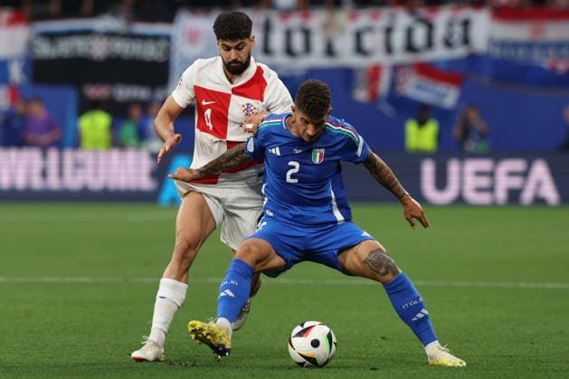 UEFA EURO, EM, Europameisterschaft,Fussball 2024: Croatia vs Italy at Leipzig Stadium, Matchday 3 Leipzig, Germany 24.06.2024: Mateo Kovacic of Croatia, Giovanni Di Lorenzo of Italy during the UEFA EURO 2024 Matchday 3, group stage B football match between Croatia vs Italy at Leipzig Stadium. Leipzig Leipzig Stadium Germany Germany Copyright: xmarcoxiacobucci