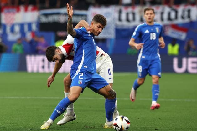 UEFA EURO, EM, Europameisterschaft,Fussball 2024: Croatia vs Italy at Leipzig Stadium, Matchday 3 Leipzig, Germany 24.06.2024: Mateo Kovacic of Croatia, Giovanni Di Lorenzo of Italy during the UEFA EURO 2024 Matchday 3, group stage B football match between Croatia vs Italy at Leipzig Stadium. Leipzig Leipzig Stadium Germany Germany Copyright: xmarcoxiacobucci