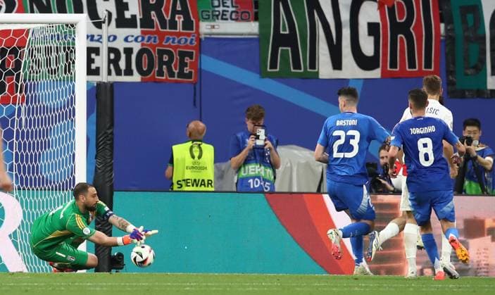 24 06 2024, xtgx, European Football Championship 2024, Croatia Italy emspor, v l Gianluigi Donnaruma Italy , Martin Pongracic Croatia Croatia , Alessandro Bastoni Italy , Jorge Luiz Frelle Filho Jorginho Italy UEFA REGULATIONS PROHIBIT ANY USE OF PHOTOGRAPHS as IMAGE SEQUENCES and or QUASI VIDEO Leipzig