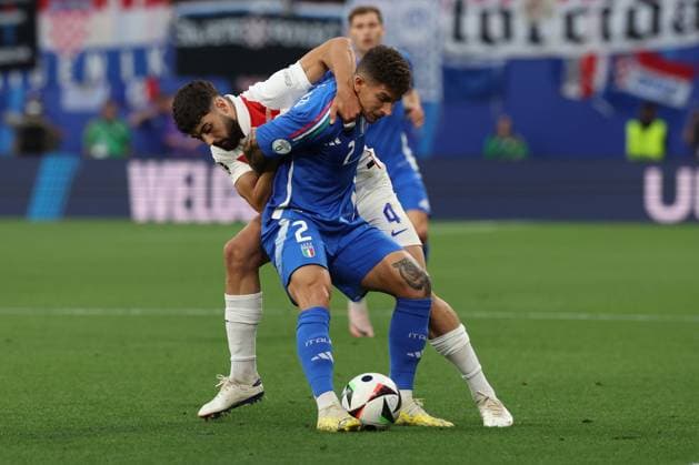 Leipzig, Germany 24.06.2024: Mateo Kovacic of Croatia, Giovanni Di Lorenzo of Italy during the UEFA EURO, EM, Europameisterschaft,Fussball 2024 Matchday 3, group stage B football match between Croatia vs Italy at Leipzig Stadium.  Copyright: xx xx IPA_Agency_IPA47446508