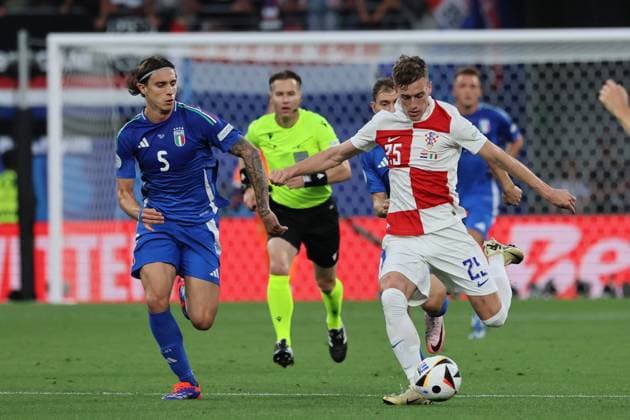 Croatia Italy UEFA EURO 2024 Leipzig, 24 06 2024, Leipzig Stadium, UEFA EURO 2024 Germany, Gr F Preliminary Round , Croatia CRO vs ITALY ITA , Pictured from l Riccardo Calafiori ITA and Luka Sucic 25, Croatia ,