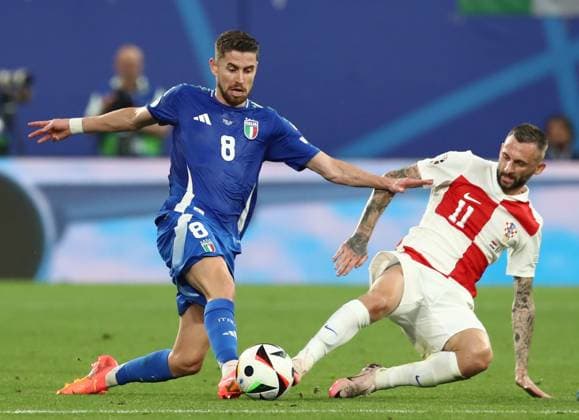 24 06 2024, xtgx, European Football Championship 2024, Croatia Italy emspor, v l Jorge Luiz Frelle Filho Jorginho Italy , Marceloa Brozovic Croatia Croatia UEFA REGULATIONS PROHIBIT ANY USE OF PHOTOGRAPHS as IMAGE SEQUENCES and or QUASI VIDEO Leipzig