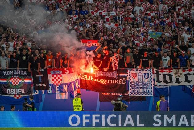 Football, Men, Season 2023 24, UEFA Euro 2024, Group B 3 Matchday in Leipzig, Croatia Italy, Fans of Croatia set off pyrotechnics, 24 06 2024, Copyright: xMatthiasxKochx