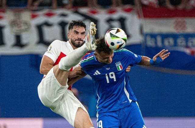 Football, Men, Season 2023 24, UEFA Euro 2024, Group B 3 Matchday in Leipzig, Croatia Italy, v l Josip Sutalo Croatia , Mateo Retegui Italy , 24 06 2024, Copyright: xMatthiasxKochx