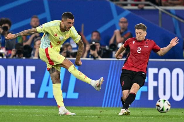 240624 EURO2024 ALBANIA VS SPAIN Joselu (Jose Luis Mato Sanmartin)(9) of Spain pictured in a duel with Ivan Balliuv (2) of Albania during a soccer game between the national teams of Albania and Spain on the third matchday in Group B in the group stage of the UEFA EURO, EM, Europameisterschaft,Fussball 2024 tournament , on Monday 24 June 2024 in Dusseldorf , Germany . PHOTO SPORTPIX David Catry Dusseldorf GERMANY  Copyright: xx 468766