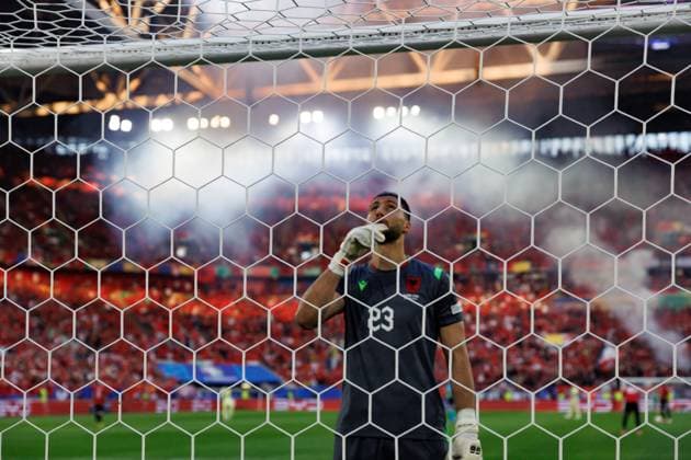 Sport Bilder des Tages Thomas Strakosha seen during UEFA EURO, EM, Europameisterschaft,Fussball 2024 game between national teams of Albania and Spain at Merkur Spiel-Arena, Dusseldorf, Germany (Maciej Rogowski) Dusseldorf Merkur Spiel-Arena Germany Copyright: xMaciejxRogowskix spainalbania-5