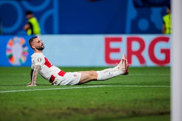 UEFA EURO 2024 Croatia Italy 24 06 2024 Marcelo Brozovic Croatia, 11 slips past the goal without the ball UEFA EURO 2024 Croatia Italy Leipzig Stadium, Leipzig on 24 06 2024 Copyright: xBEAUTIFULxSPORTS Wunderlx