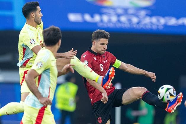Albania v Spain - UEFA EURO, EM, Europameisterschaft,Fussball 2024 Mikel Merino, Berat Djimsiti are playing during the UEFA Euro 2024 Group B match between Albania v Spain, at the Düsseldorf Arena in Düsseldorf, Germany, on June 24, 2024. Düsseldorf Germany  Copyright: xAndrzejxIwanczukx originalFilename:iwanczuk-albaniav240624_np6s4.jpg
