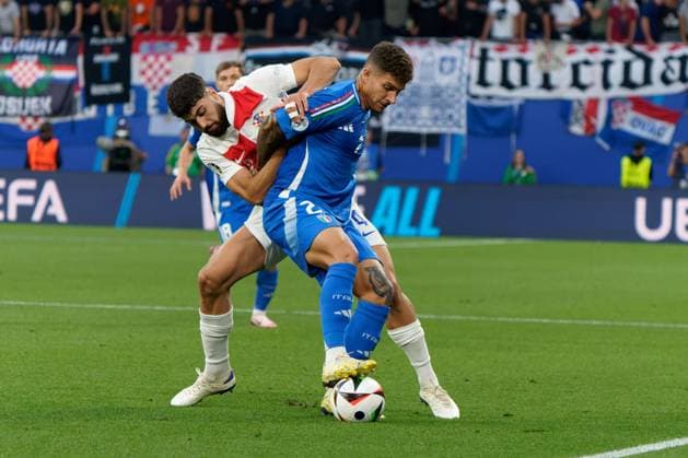 Leipzig: Giovanni Di Lorenzo of Italy in action against Josko Gvardiol of Croatia during UEFA EURO, EM, Europameisterschaft,Fussball 2024 - Croatia vs Italy, UEFA European Football Championship in Leipzig, Germany, June 24 2024 UEFA European Football Championship - UEFA Euro 2024 - Croatia vs Italy  - ZUMAp169 20240624_zsa_p169_227 Copyright: xIPAx