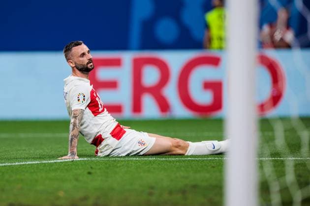 UEFA EURO 2024 Croatia Italy 24 06 2024 Marcelo Brozovic Croatia, 11 slips past the goal without the ball UEFA EURO 2024 Croatia Italy Leipzig Stadium, Leipzig on 24 06 2024 Copyright: xBEAUTIFULxSPORTS Wunderlx
