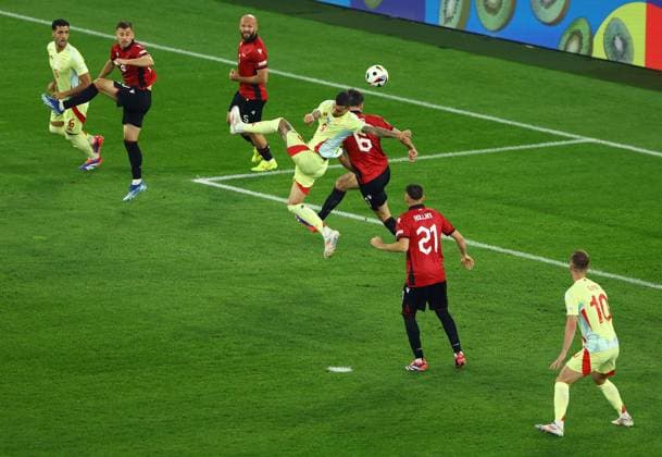 Joselu of Spain misses a chance Albania v Spain, UEFA European Championship, EM, Europameisterschaft 2024, Group B, Football, Dusseldorf Arena, Dusseldorf, Germany, 24 Jun 2024 EDITORIAL USE ONLY No use with unauthorised audio, video, data, fixture lists, club league logos or live services. Online in-match use limited to 120 images, no video emulation. No use in betting, games or single club league player publications.  Copyright: xKieranxMcManus Shutterstockx 14551047aj