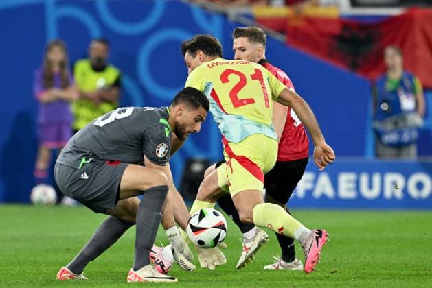 240624 EURO2024 ALBANIA VS SPAIN Thomas Strakosha (23) of Albania pictured in a duel with Ivan Balliuv (2) of Albania and Mikel Oyarzabal (21) of Spain during a soccer game between the national teams of Albania and Spain on the third matchday in Group B in the group stage of the UEFA EURO, EM, Europameisterschaft,Fussball 2024 tournament , on Monday 24 June 2024 in Dusseldorf , Germany . PHOTO SPORTPIX David Catry Dusseldorf GERMANY  Copyright: xx 468771