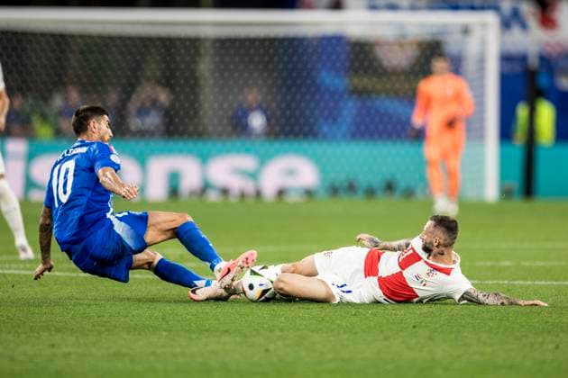 Croatia v Italy, UEFA EURO, EM, Europameisterschaft,Fussball 2024, Leipzig, Germany Leipzig, Germany. 24th, June 2024. Lorenzo Pellegrini (10) of Italy and Marcelo Brozovic (11) of Croatia seen during the UEFA Euro 2024 match in Group B between Croatia and Italy at Red Bull Arena in Leipzig. Leipzig Germany  Copyright: xGonzalesxPhoto LassexLagonix