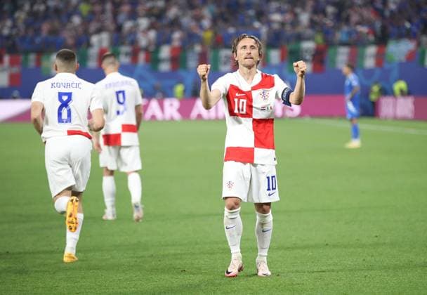 24 06 2024, xtgx, Football EM 2024, Croatia Italy emspor, v l Luka Modric Croatia Croatia celebrate the goal, Der Torjubel zum 1 0 UEFA REGULATIONS PROHIBIT ANY USE OF PHOTOGRAPHS as IMAGE SEQUENCES and or QUASI VIDEO Leipzig
