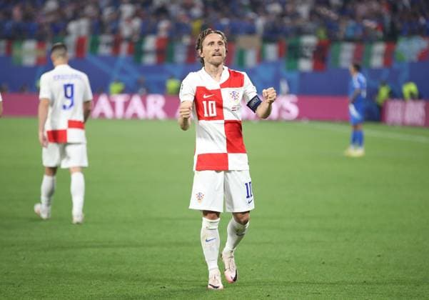 24 06 2024, xtgx, Football EM 2024, Croatia Italy emspor, v l Luka Modric Croatia Croatia celebrate the goal, Der Torjubel zum 1 0 UEFA REGULATIONS PROHIBIT ANY USE OF PHOTOGRAPHS as IMAGE SEQUENCES and or QUASI VIDEO Leipzig