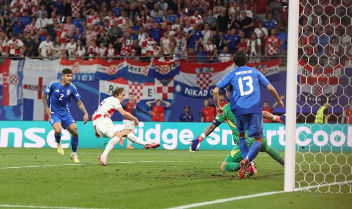 24 06 2024, xtgx, Football EM 2024, Croatia Italy emspor, v l Luka Modric Croatia Croatia , Matteo Darmian Italy , Gianluigi Donnaruma Italy Goal scored, scored the goal to 1 0 UEFA REGULATIONS PROHIBIT ANY USE OF PHOTOGRAPHS as IMAGE SEQUENCES and or QUASI VIDEO Leipzig
