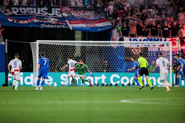UEFA EURO 2024 Croatia Italy 24 06 2024 Luka Modric Croatia, 10 scores the 1 0 against Gianluigi Donnarumma Italy, 1 UEFA EURO 2024 Croatia Italy Leipzig Stadium, Leipzig on 24 06 2024 Copyright: xBEAUTIFULxSPORTS Wunderlx