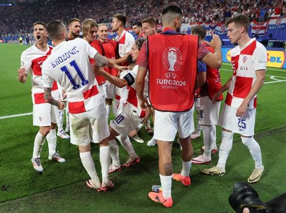 24 06 2024, xtgx, Football EM 2024, Croatia Italy emspor, v l Luka Modric Croatia Croatia , celebrate the goal, Der Torjubel zum 1 0 UEFA REGULATIONS PROHIBIT ANY USE OF PHOTOGRAPHS as IMAGE SEQUENCES and or QUASI VIDEO Leipzig