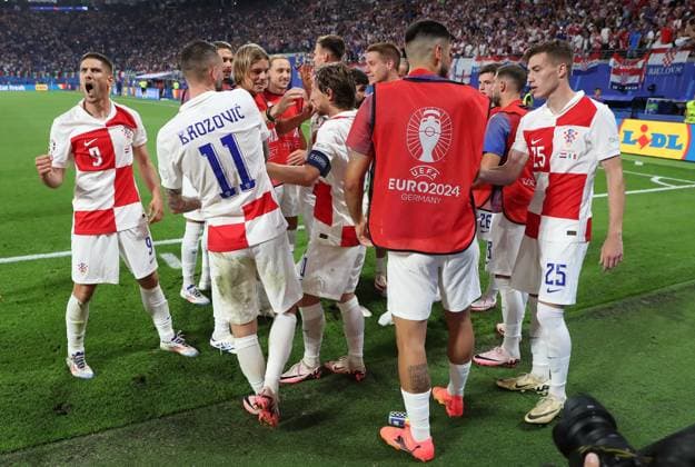 24 06 2024, xtgx, Football EM 2024, Croatia Italy emspor, v l Luka Modric Croatia Croatia , celebrate the goal, Der Torjubel zum 1 0 UEFA REGULATIONS PROHIBIT ANY USE OF PHOTOGRAPHS as IMAGE SEQUENCES and or QUASI VIDEO Leipzig