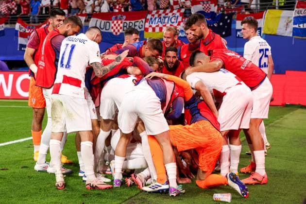 2024-06-24 Croatia v Italy - Group B - UEFA EURO, EM, Europameisterschaft,Fussball 2024 LEIPZIG, GERMANY - JUNE 24: Luka Modric of Croatia celebrates after scoring his teams first goal, Josko Gvardiol of Croatia, Ivan Perisic of Croatia, Andrej Kramaric of Croatia during the Group B - UEFA EURO 2024 match between Croatia and Italy at Red Bull Arena on June 24, 2024 in Leipzig, Germany. (Photo by Peter Lous BSR Agency) Leipzig Germany Content not available for redistribution in The Netherlands directly or indirectly through any third parties. Copyright: xBSRxAgencyx
