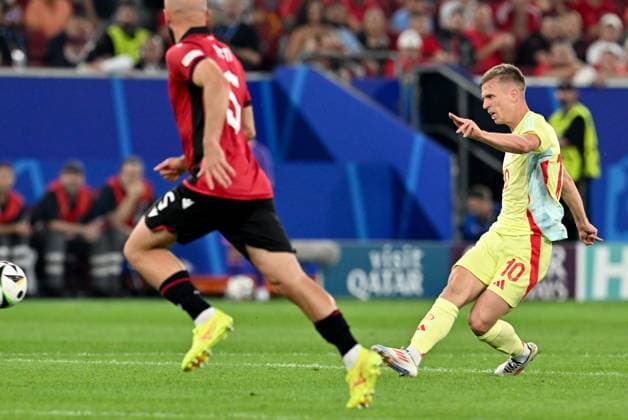 240624 EURO2024 ALBANIA VS SPAIN Dani Olmo (10) of Spain pictured in action during a soccer game between the national teams of Albania and Spain on the third matchday in Group B in the group stage of the UEFA EURO, EM, Europameisterschaft,Fussball 2024 tournament , on Monday 24 June 2024 in Dusseldorf , Germany . PHOTO SPORTPIX David Catry Dusseldorf GERMANY  Copyright: xx 468779