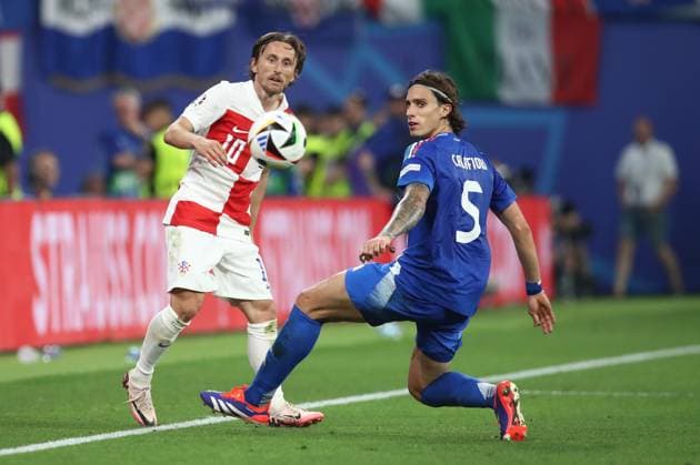 24 06 2024, xtgx, European Football Championship 2024, Croatia Italy emspor, v l Luka Modric Croatia Croatia , Riccardo Calafiori Italy UEFA REGULATIONS PROHIBIT ANY USE OF PHOTOGRAPHS as IMAGE SEQUENCES and or QUASI VIDEO Leipzig