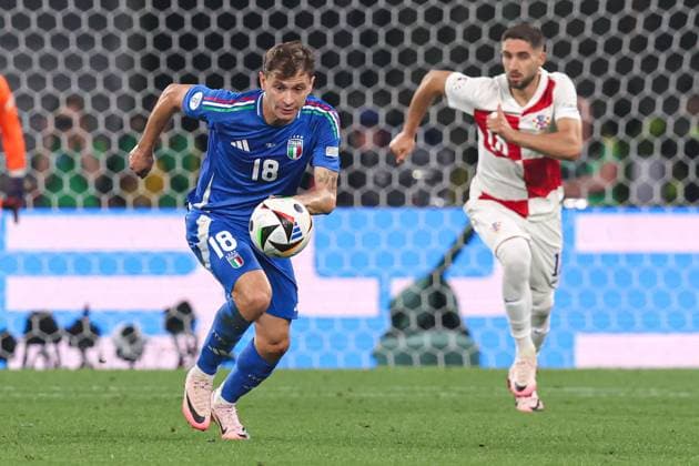 2024-06-24 Croatia v Italy - Group B - UEFA EURO, EM, Europameisterschaft,Fussball 2024 LEIPZIG, GERMANY - JUNE 24: Nicolo Barella of Italy runs with the ball during the Group B - UEFA EURO 2024 match between Croatia and Italy at Red Bull Arena on June 24, 2024 in Leipzig, Germany. (Photo by Peter Lous BSR Agency) Leipzig Germany Content not available for redistribution in The Netherlands directly or indirectly through any third parties. Copyright: xBSRxAgencyx