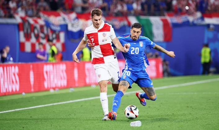 Croatia Italy UEFA EURO 2024 Leipzig, 24 06 2024, Leipzig Stadium, Football, UEFA EURO 2024 Germany , Group B, Preliminary round , Croatia CRO vs Italy ITA , Pictured from left Josip Stanisic 2, Croatia , Mattia Zaccagni 20, ITA , For journalistic purposes only Only for editorial use , UEFA Êregulations prohibit any use of photographs as image sequences and or quasi video ,