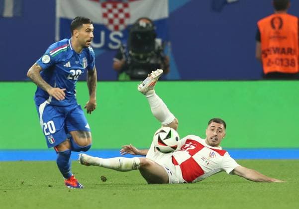 24 06 2024, xtgx, European Football Championship 2024, Croatia Italy emspor, v l Mattia Zaccagni Italy , Josip Juranovic Croatia Croatia UEFA REGULATIONS PROHIBIT ANY USE OF PHOTOGRAPHS as IMAGE SEQUENCES and or QUASI VIDEO Leipzig