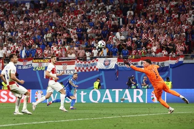 Mattia Zaccagni of Italy scores the sides first goal to make it 1-1 Croatia v Italy, UEFA European Championship, EM, Europameisterschaft 2024, Group B, Football, Leipzig Stadium, Leipzig, Germany, 24 Jun 2024 EDITORIAL USE ONLY No use with unauthorised audio, video, data, fixture lists, club league logos or live services. Online in-match use limited to 120 images, no video emulation. No use in betting, games or single club league player publications.  Copyright: xMattxWest Shutterstockx 14551036cr