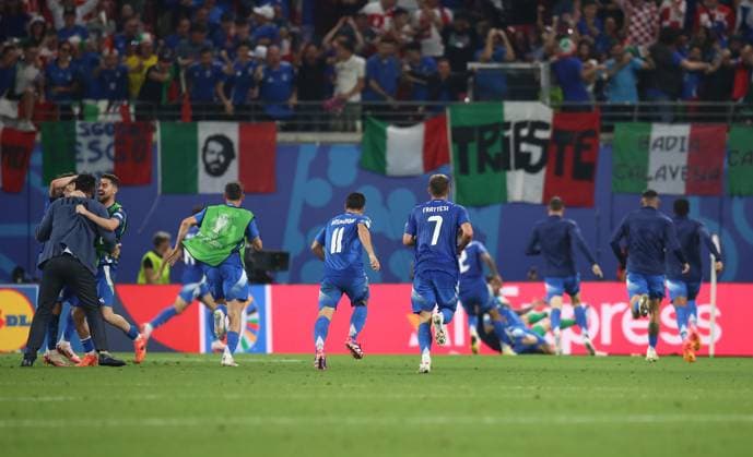 24 06 2024, xtgx, Football EM 2024, Croatia Italy emspor, v l Mattia Zaccagni Italy celebrate the goal, Der Torjubel zum 1 1 UEFA REGULATIONS PROHIBIT ANY USE OF PHOTOGRAPHS as IMAGE SEQUENCES and or QUASI VIDEO Leipzig