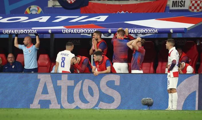 24 06 2024, xtgx, Football EM 2024, Croatia Italy emspor, v l enttaeuscht, enttaeuscht schauend, dissapointed Mateo Kovacic Croatia Croatia , Andrej Kramaric Croatia Croatia UEFA REGULATIONS PROHIBIT ANY USE OF PHOTOGRAPHS as IMAGE SEQUENCES and or QUASI VIDEO Leipzig