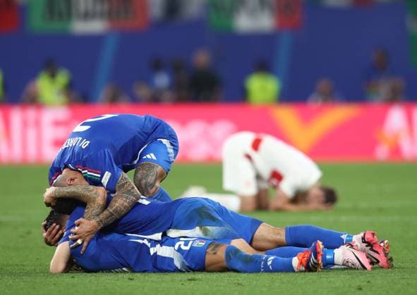 24 06 2024, xtgx, Football EM 2024, Croatia Italy emspor, v l Mattia Zaccagni Italy cheers celebrate at the end of the match UEFA REGULATIONS PROHIBIT ANY USE OF PHOTOGRAPHS as IMAGE SEQUENCES and or QUASI VIDEO Leipzig