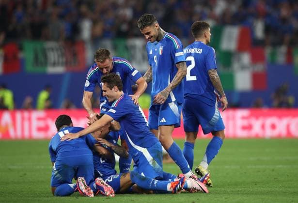 24 06 2024, xtgx, Football EM 2024, Croatia Italy emspor, v l Mattia Zaccagni Italy cheers celebrate at the end of the match UEFA REGULATIONS PROHIBIT ANY USE OF PHOTOGRAPHS as IMAGE SEQUENCES and or QUASI VIDEO Leipzig