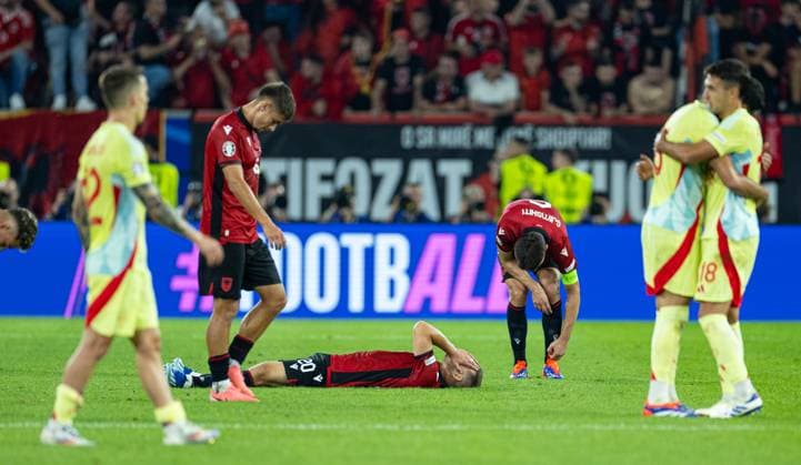 Sport Bilder des Tages Football - UEFA EURO, EM, Europameisterschaft,Fussball 2024 - Group B - Albania v Spain DÜSSELDORF, GERMANY - Monday, June 24, 2024: Albania s Ylber Ramadani looks dejected after the UEFA Euro 2024 Group B match between Albania and Spain at the Düsseldorf Arena. Spain won 1-0. (Photo by David Rawcliffe Propaganda) DÜSSELDORF Düsseldorf Arena NORTH RHINE-WESTPHALIA GERMANY  Copyright: xDavidxRawcliffex P2024-06-24-Albania_Spain-68