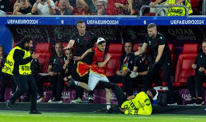 Football - UEFA EURO, EM, Europameisterschaft,Fussball 2024 - Group B - Albania v Spain DÜSSELDORF, GERMANY - Monday, June 24, 2024: A young Albania supporters runs onto the pitch during the UEFA Euro 2024 Group B match between Albania and Spain at the Düsseldorf Arena. (Photo by David Rawcliffe Propaganda) DÜSSELDORF Düsseldorf Arena NORTH RHINE-WESTPHALIA GERMANY  Copyright: xDavidxRawcliffex P2024-06-24-Albania_Spain-73