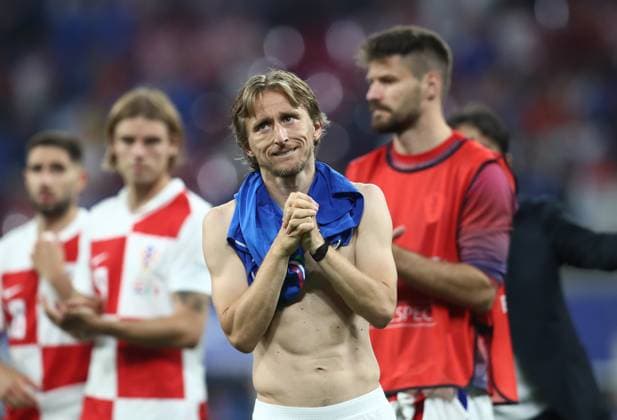 24 06 2024, xtgx, Football EM 2024, Croatia Italy emspor, v l Luka Modric Croatia Croatia disappointed, disappointed looking, dissapointed thanks thanks to the fans UEFA REGULATIONS PROHIBIT ANY USE OF PHOTOGRAPHS as IMAGE SEQUENCES and or QUASI VIDEO Leipzig