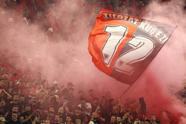 Albanien gegen Spanien 24. Juni 2024, Düsseldorf UEFA EUROs Gruppe B Albanien gegen Spanien Albanien Fans Foto Charlotte Wilson Abseits Düsseldorf Deutschland  Copyright: xCharlottexWilsonx xOffsidexOffside
