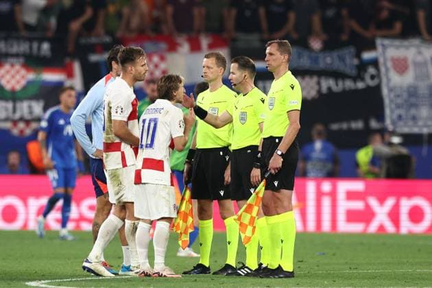 Luka Modric of Croatia talks with officials at the end of the match Croatia v Italy, UEFA European Championship, EM, Europameisterschaft 2024, Group B, Football, Leipzig Stadium, Leipzig, Germany, 24 Jun 2024 EDITORIAL USE ONLY No use with unauthorised audio, video, data, fixture lists, club league logos or live services. Online in-match use limited to 120 images, no video emulation. No use in betting, games or single club league player publications.  Copyright: xMattxWest Shutterstockx 14551036dl