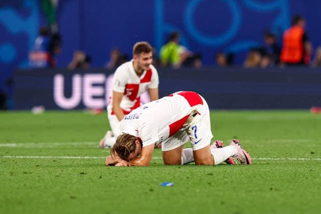 2024-06-24 Croatia v Italy - Group B - UEFA EURO, EM, Europameisterschaft,Fussball 2024 LEIPZIG, GERMANY - JUNE 24: Lovro Majer of Croatia looks dejected after defeat, Josip Stanisic of Croatia during the Group B - UEFA EURO 2024 match between Croatia and Italy at Red Bull Arena on June 24, 2024 in Leipzig, Germany. (Photo by Peter Lous BSR Agency) Leipzig Germany Content not available for redistribution in The Netherlands directly or indirectly through any third parties. Copyright: xBSRxAgencyx